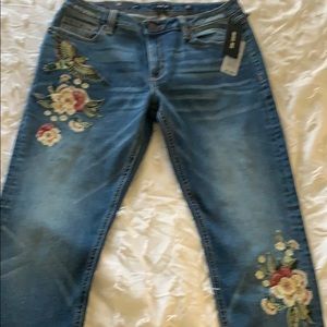 NWT Miss me Embroidered Skinny Jeans size 29.